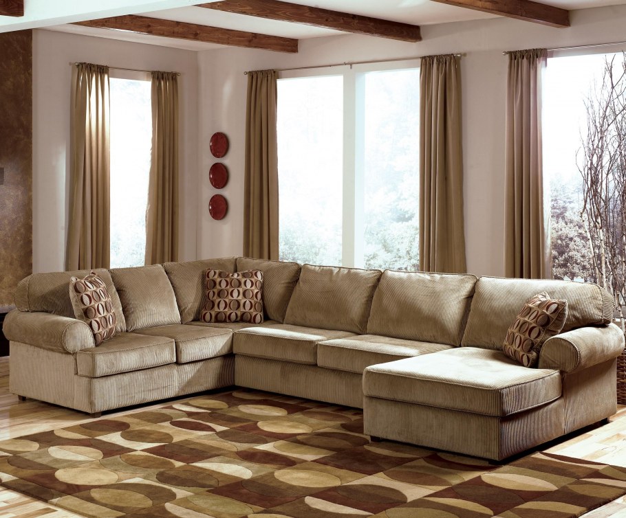 Гостиная в бежевых тонах