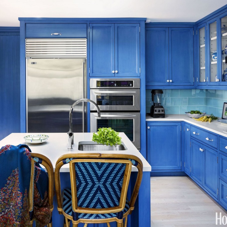 Маленькая синяя кухня