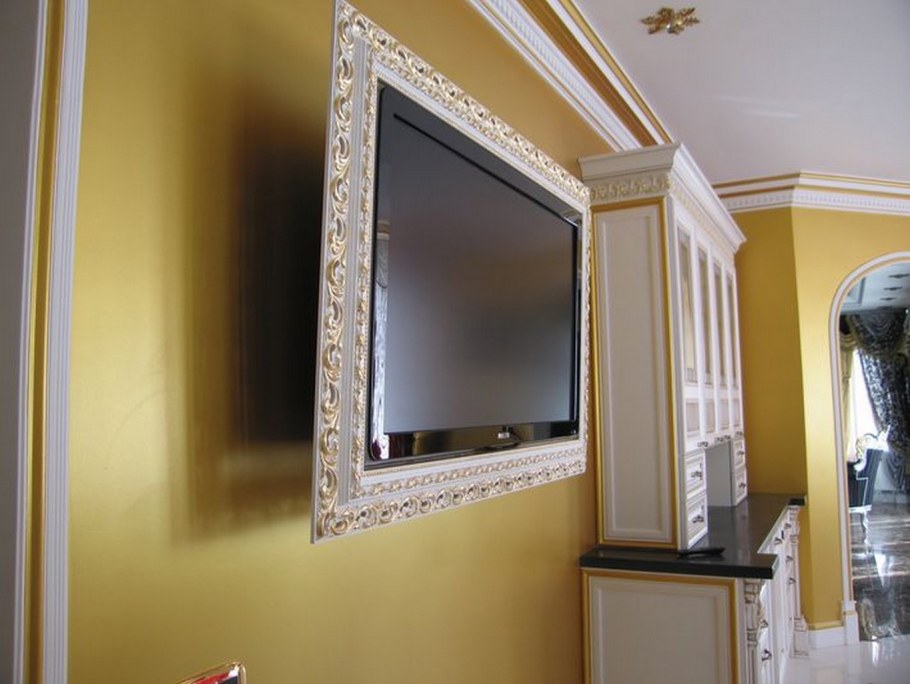 Телевизор в багетной раме