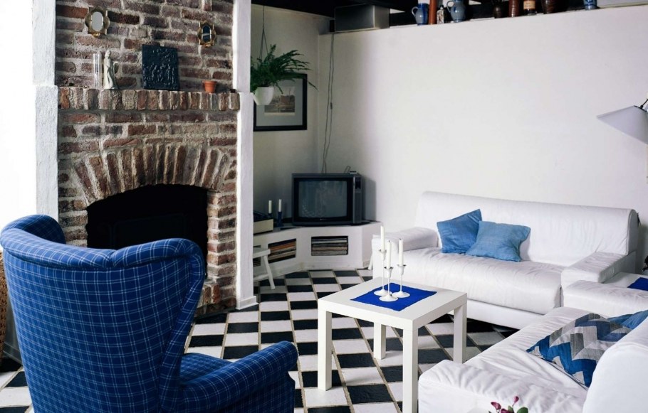 Синий диван в интерьере