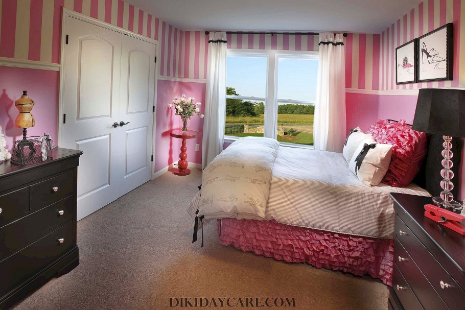 Бело розовая спальня