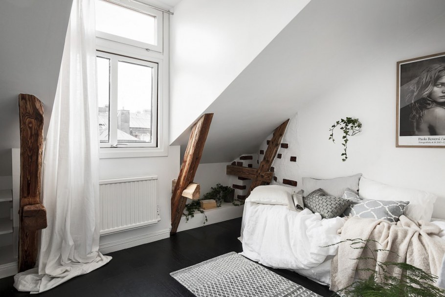 Маленькая спальня на мансарде в скандинавском стиле
