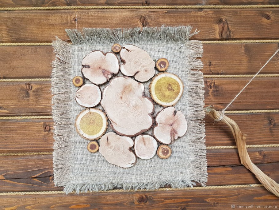 Панно из спилов дерева