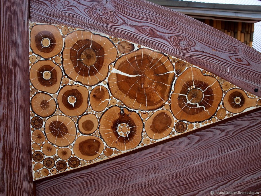 Панно из спилов дерева