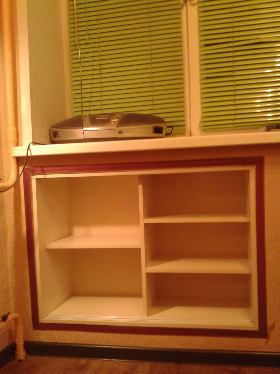 Хрущёвский холодильник под окном в шкаф