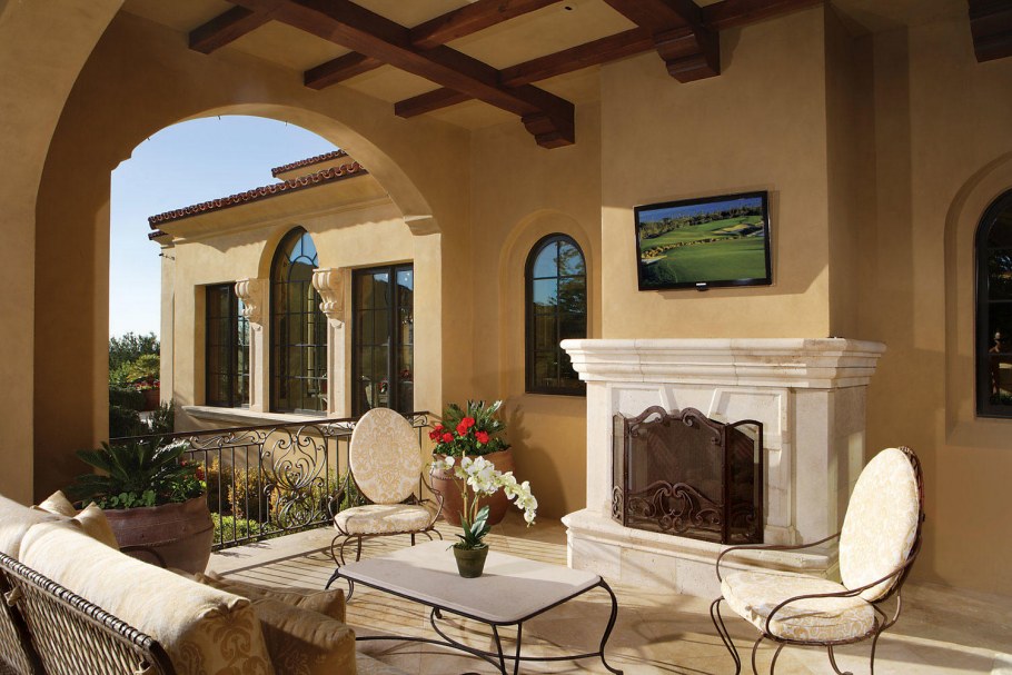 Красивые гостиные с арками в средиземноморском стиле