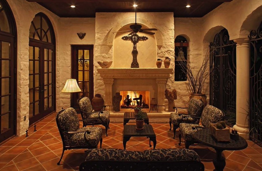 Камин в особняке