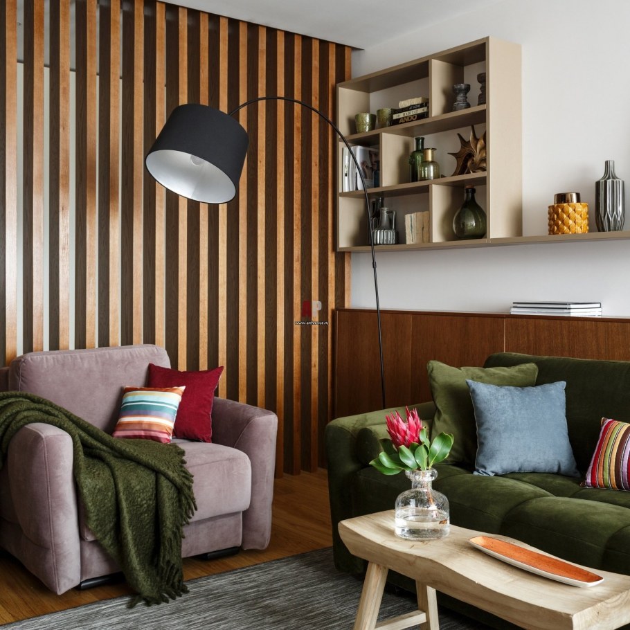 Деревянные рейки в интерьере гостиной