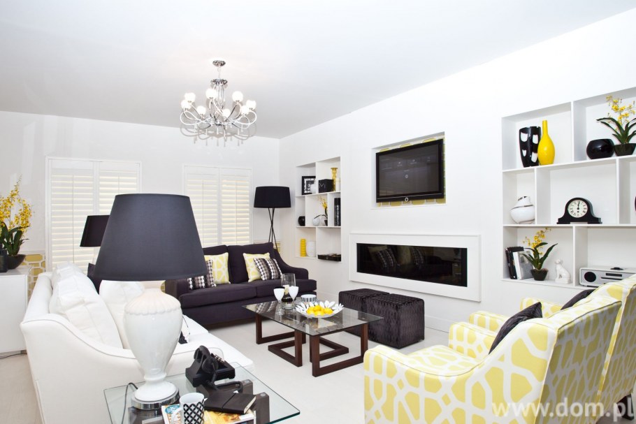 Белая гостиная с желтыми акцентами
