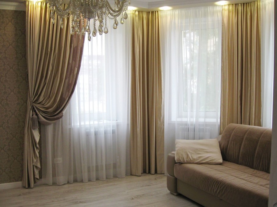 Карниз для штор в гостиную