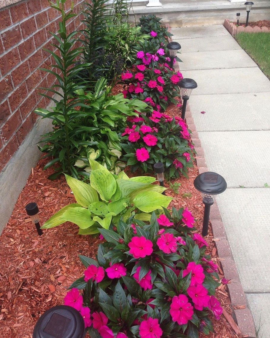 Клумбы в детском саду