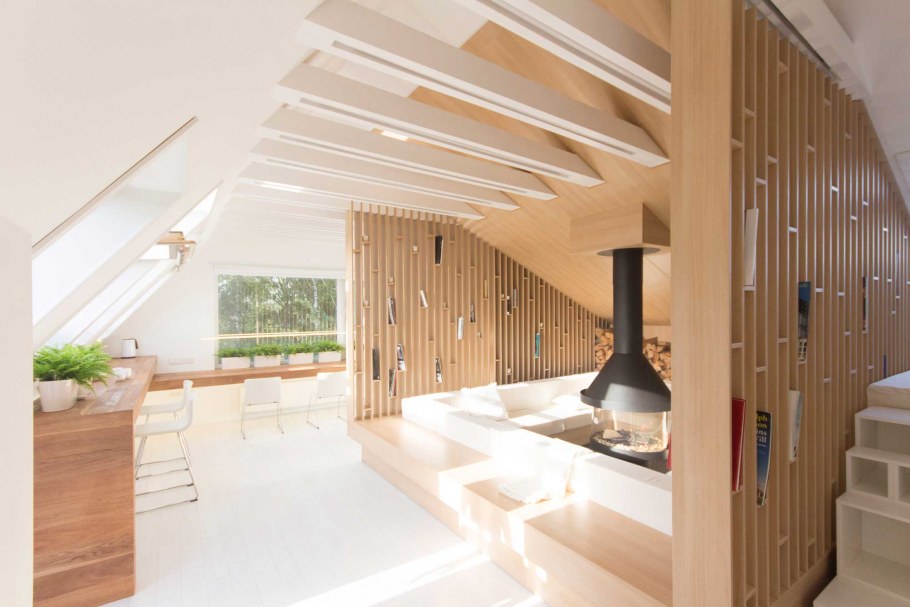 Гостиная комната на мансардном этаже 3 на 8