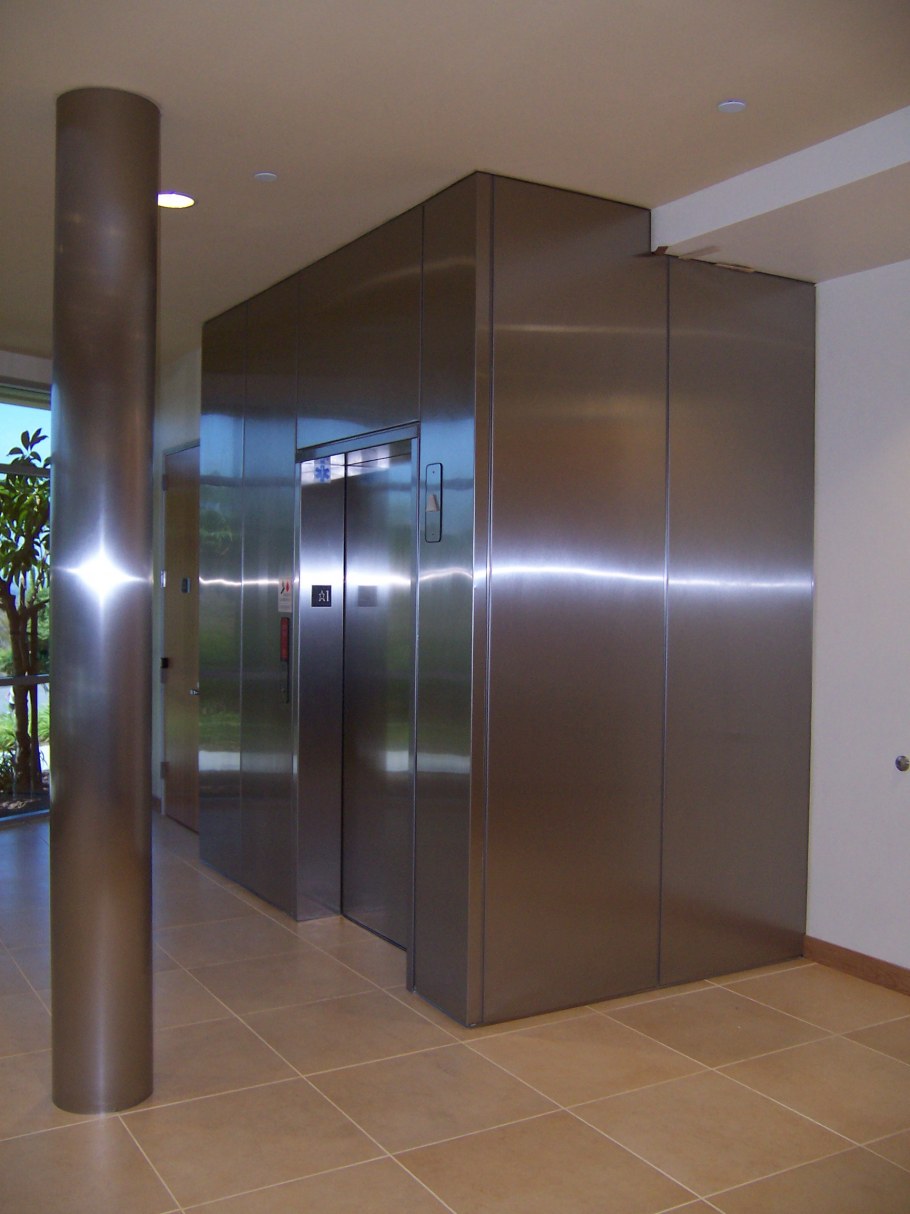 Облицовка лифта нержавеющей сталью