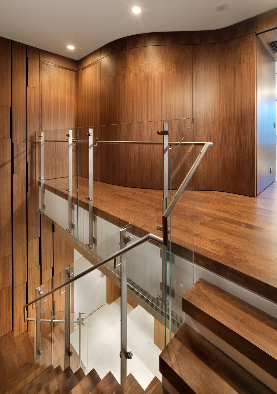 Стеновые панели на лестнице