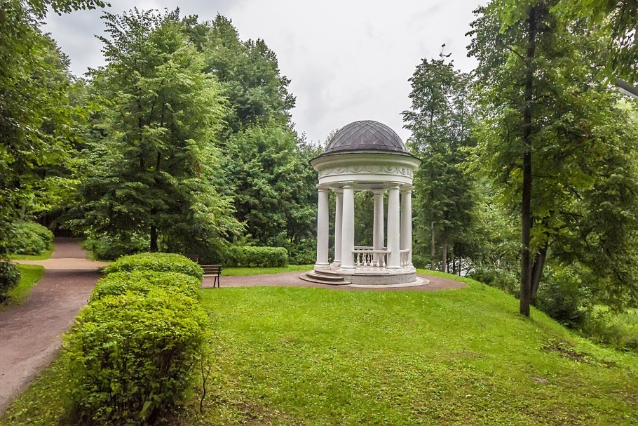 Беседка храм Аполлона в усадьбе Остафьево