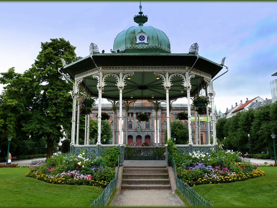 Екатерининский парк люстгауз