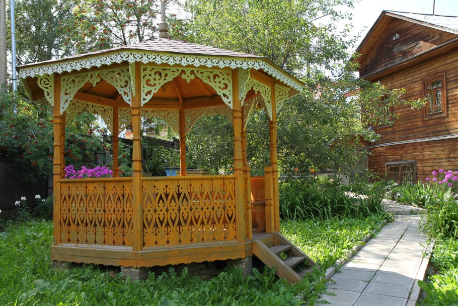 Беседка в русском стиле