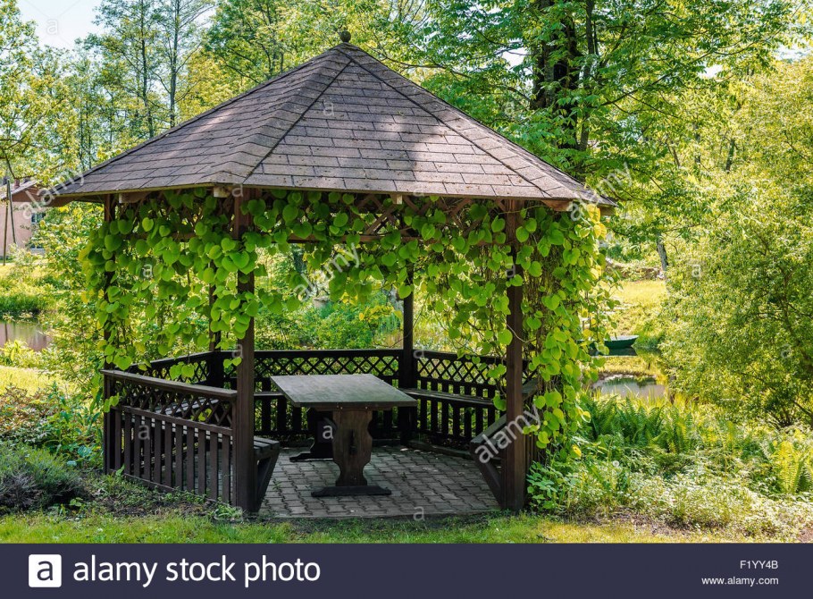 Беседка в усадебном стиле