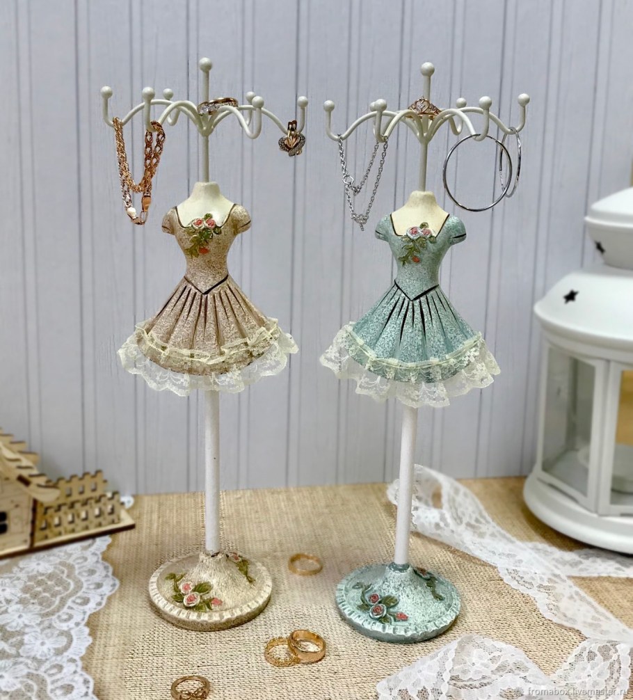 Подставка для украшений манекен