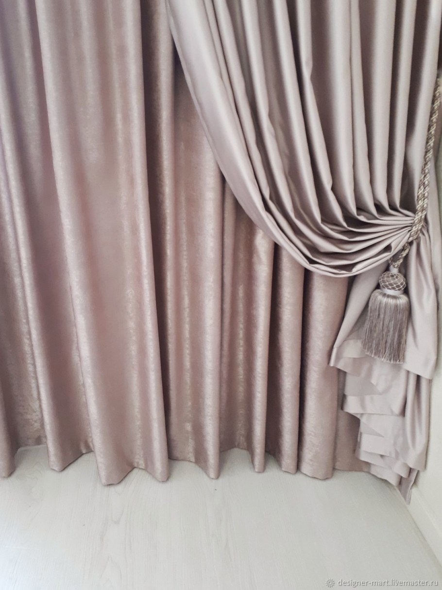 Розовые бархатные шторы