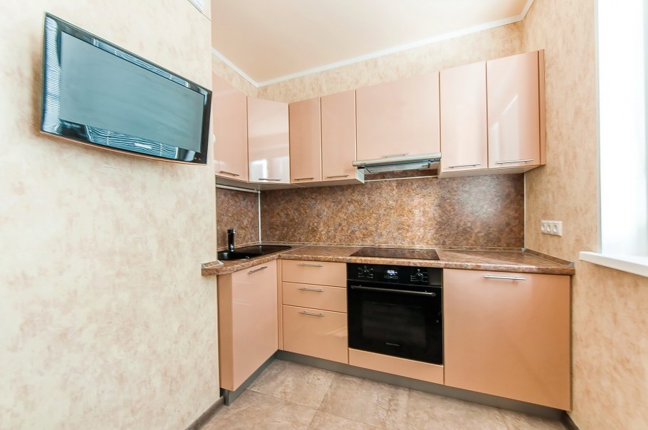 Персиковые стены в интерьере кухни