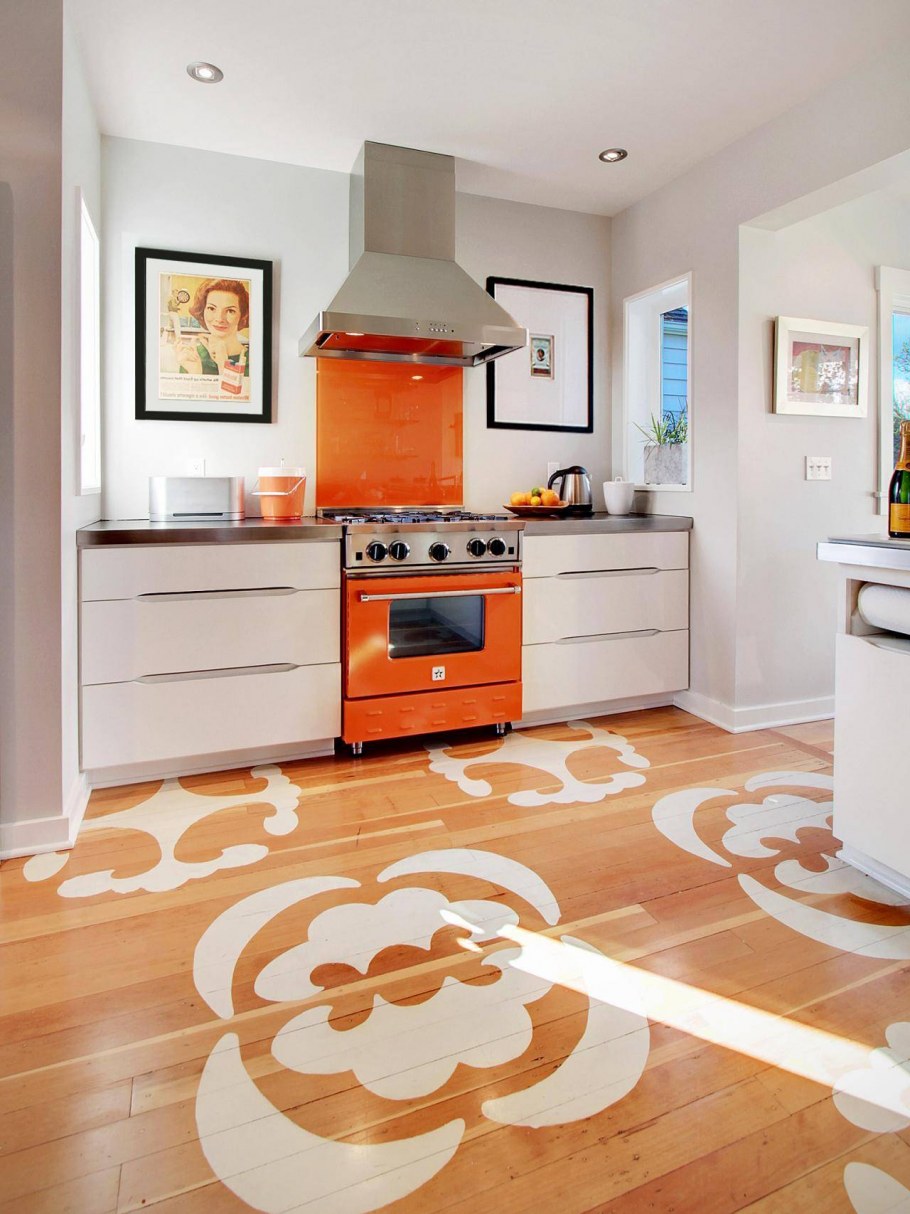 Интерьер кухни в оранжевых тонах