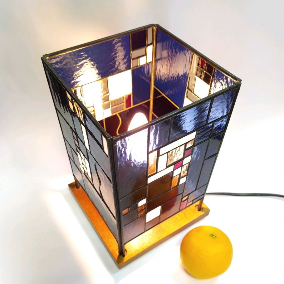 Тиффани настольные лампы ,ночники