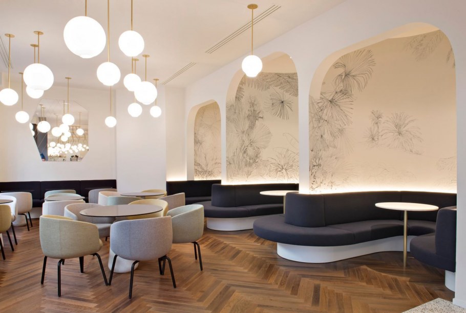 Интерьер кафе в белом цвете