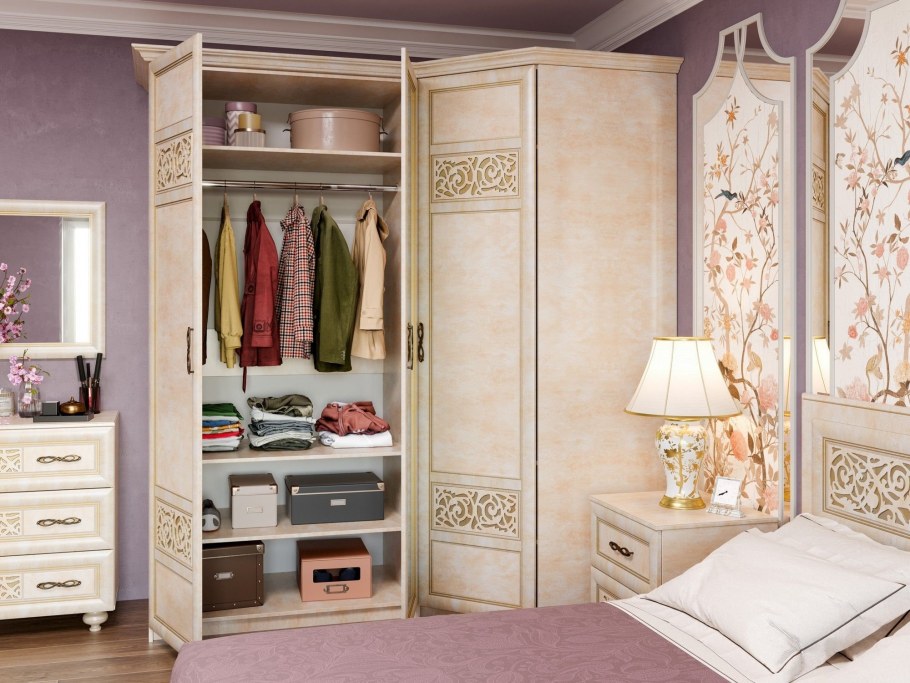 Спальня с витражами квадрат