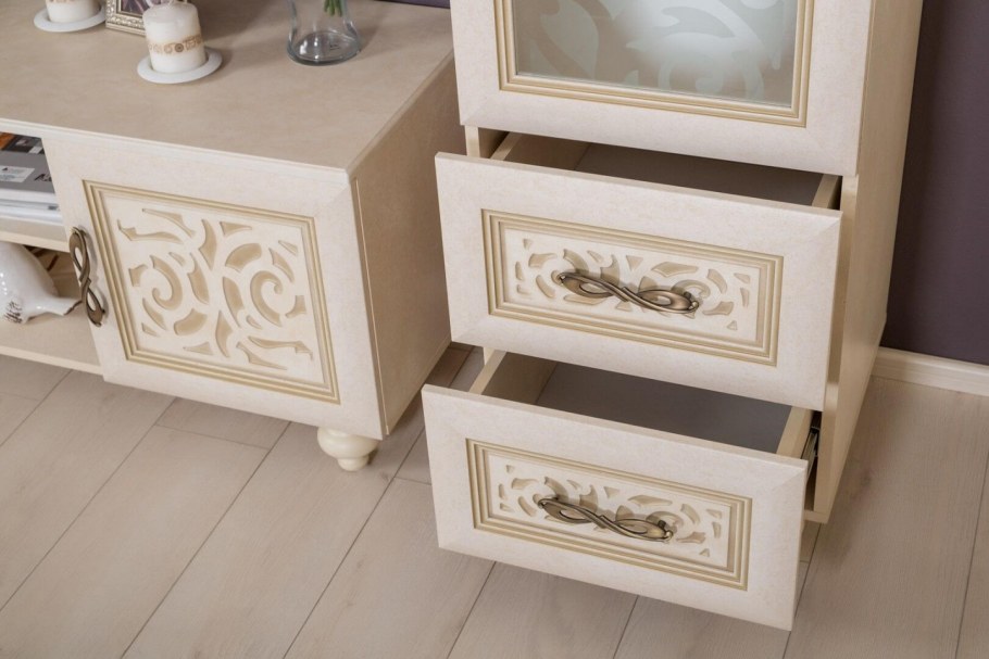 Swinging Alexandria va