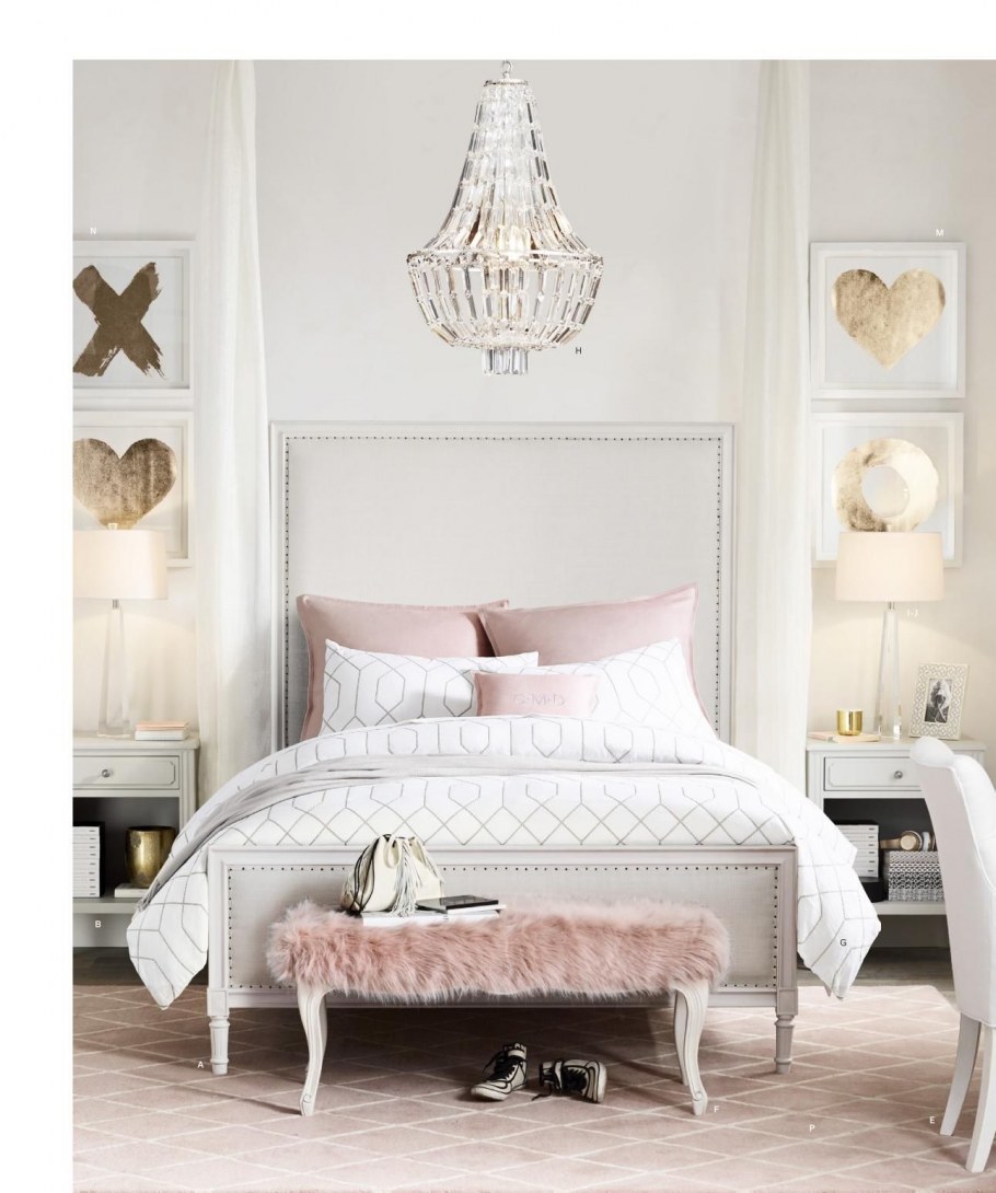 Светлая спальня для девушки