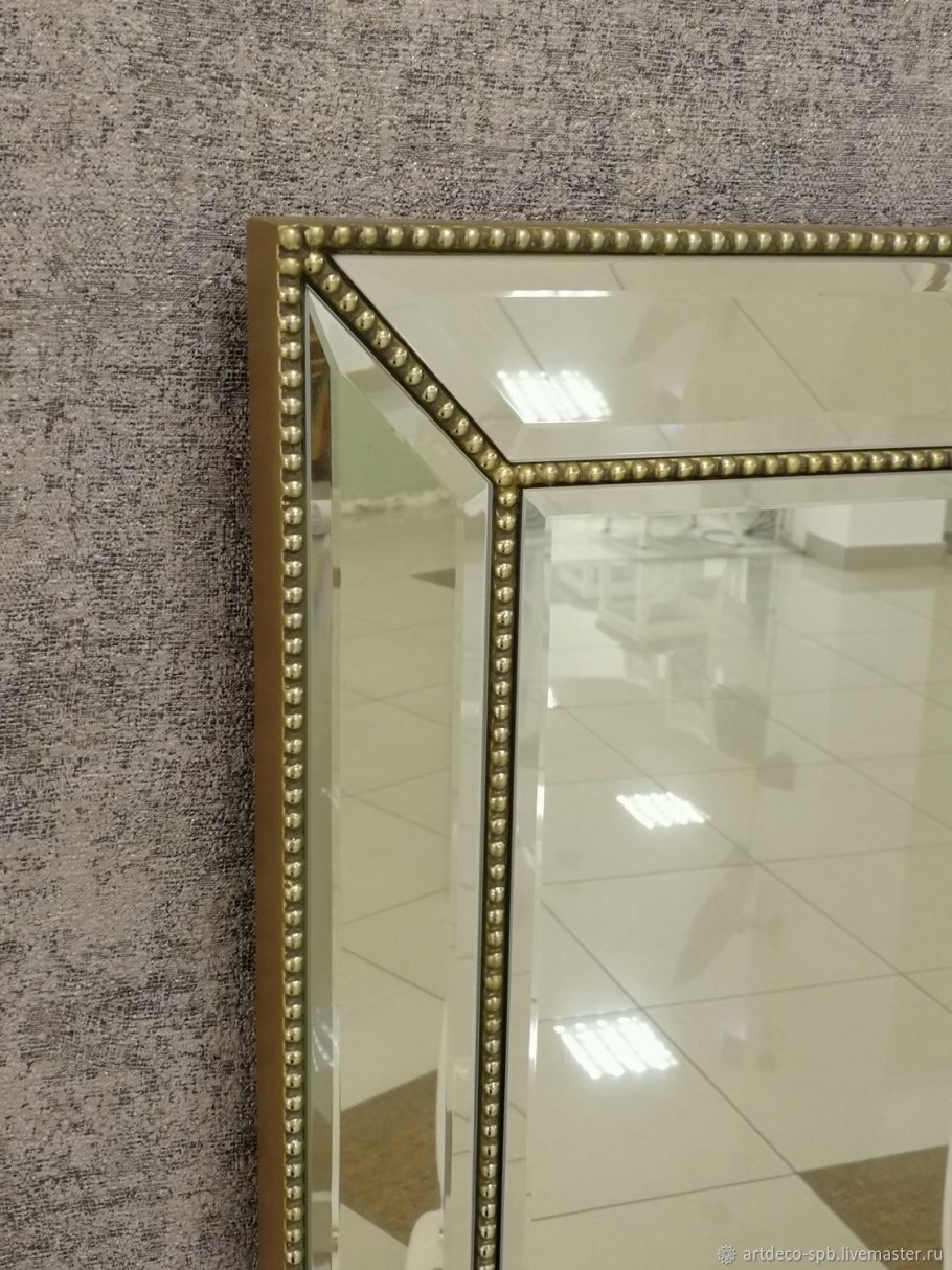 Встроенный зеркальный шкаф