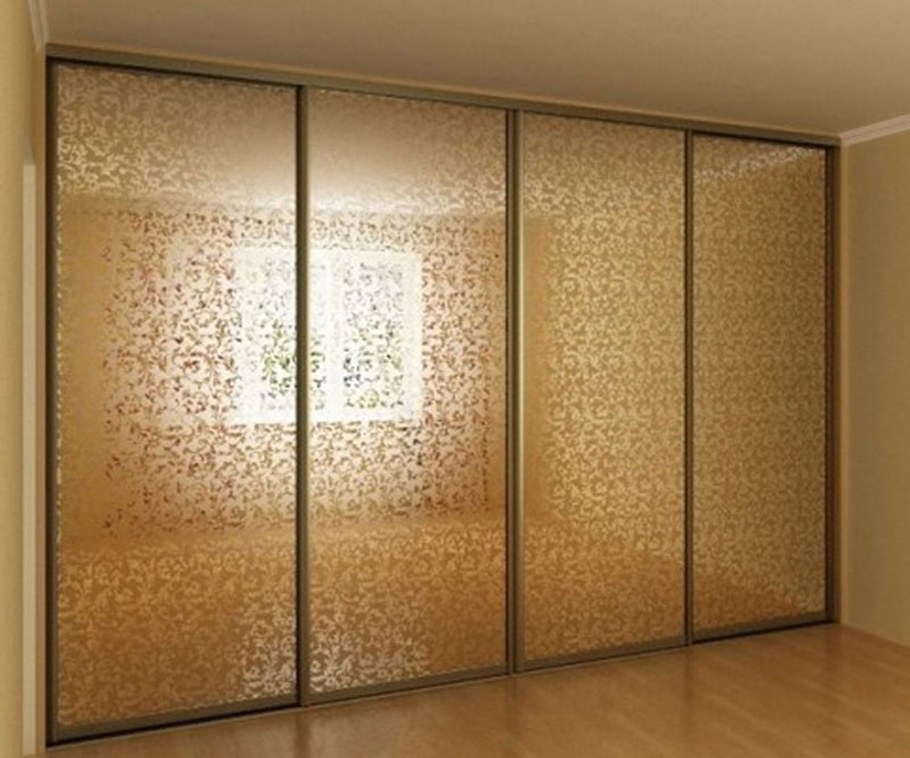 Зеркало в гостиной в современном стиле