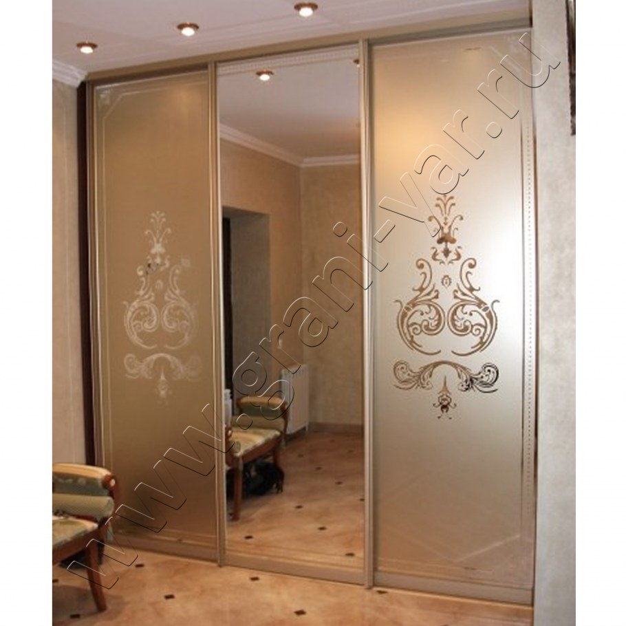 Poliform зеркальный шкаф