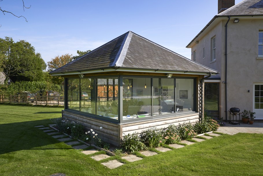 Стеклянная веранда на даче