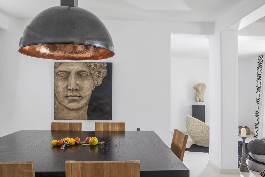 Античная голова в современном интерьере