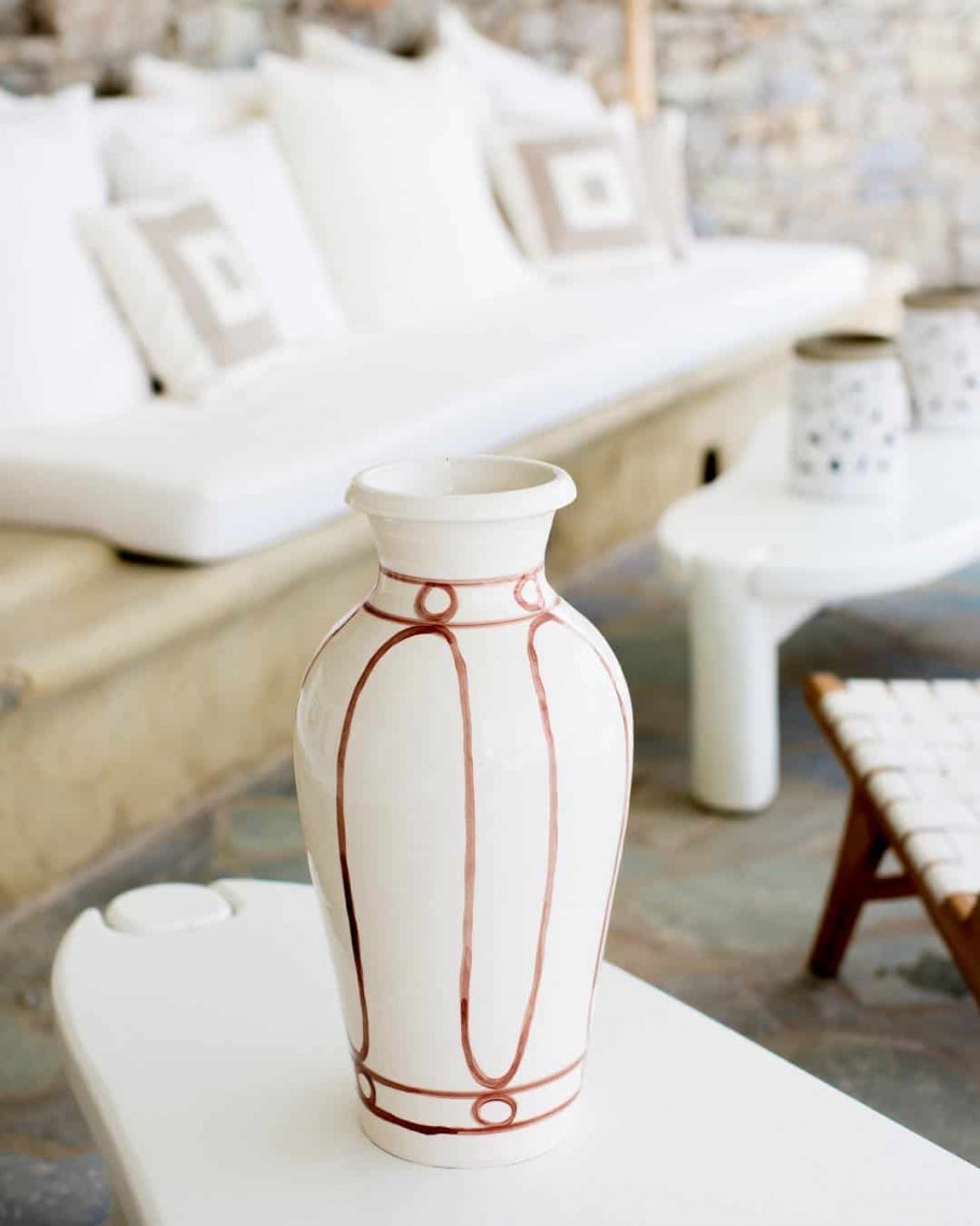 Греческие кувшины в интерьере