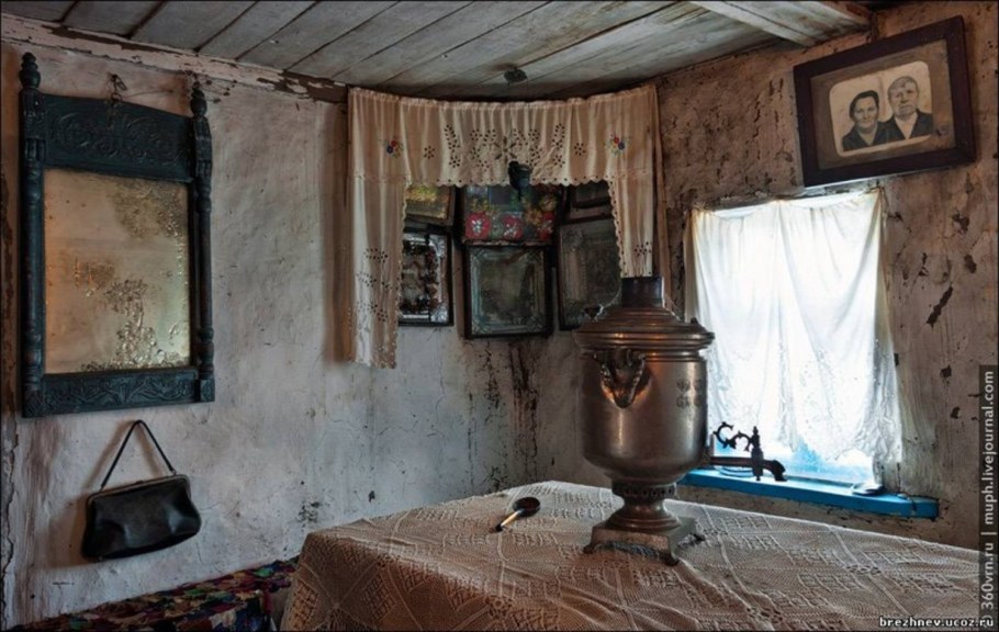 Старый деревенский дом внутри