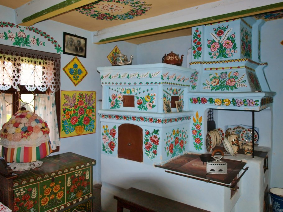 Урало Сибирская роспись в избе