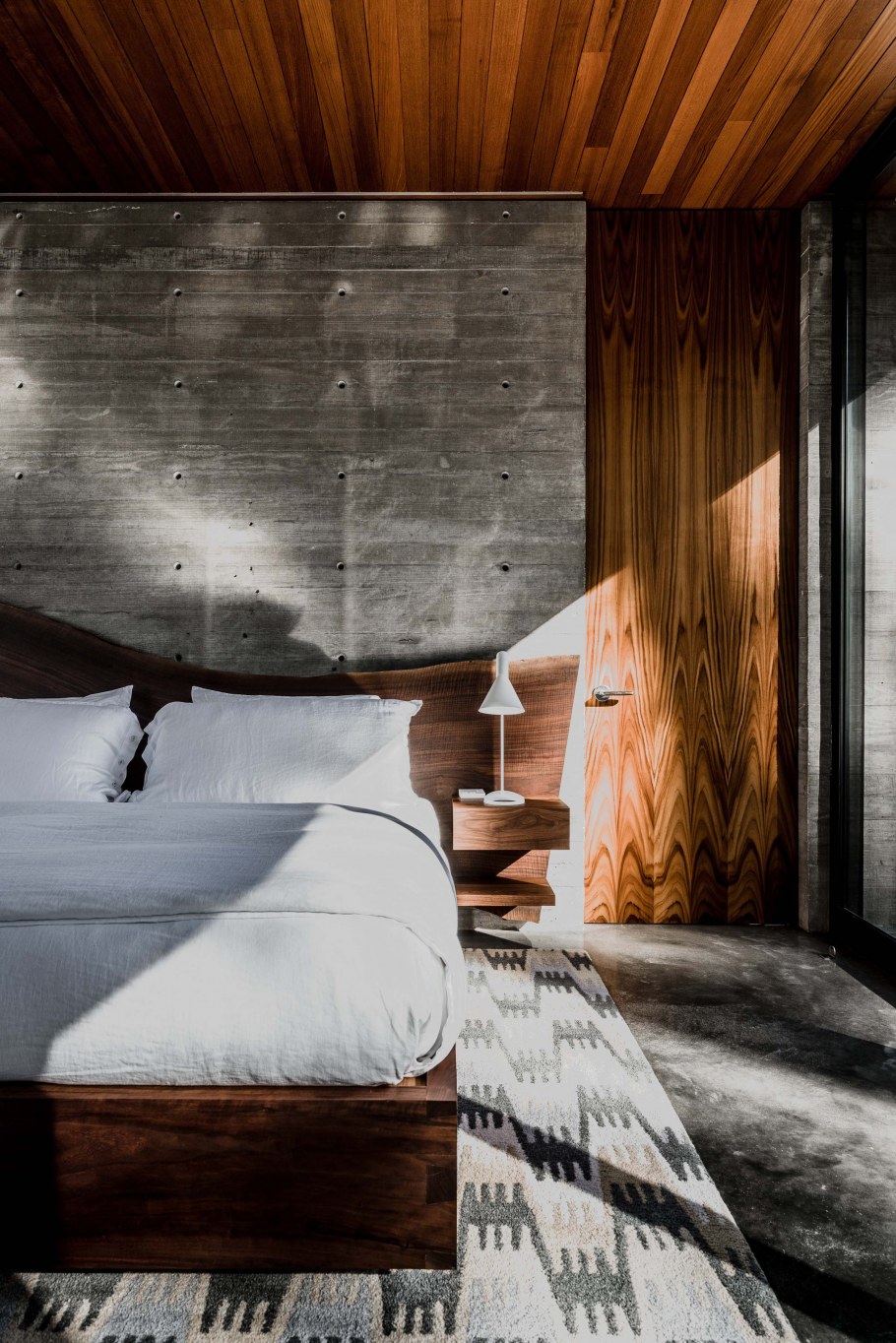 Бетон и дерево в интерьере