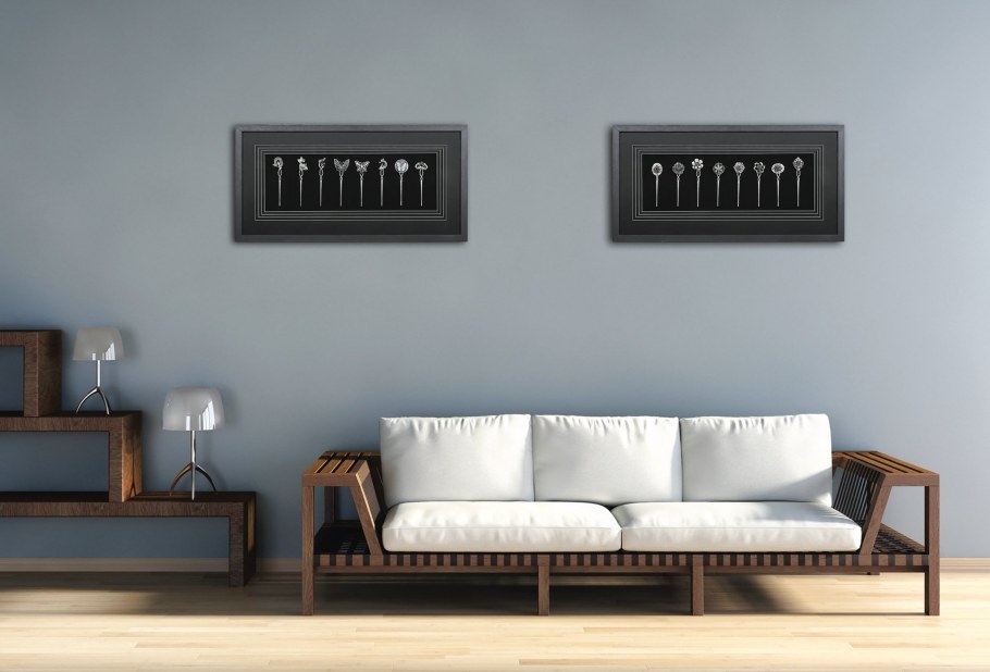 Модульные картины над диваном