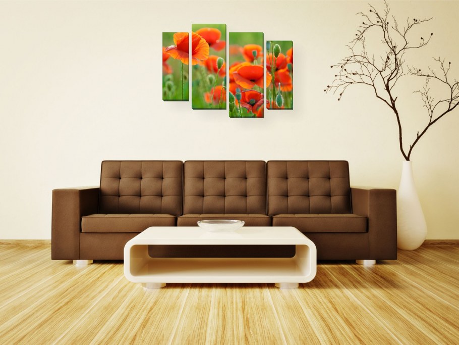 Композиция из рамок на стене