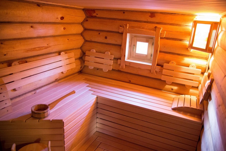 Внутренняя отделка бани из бревна