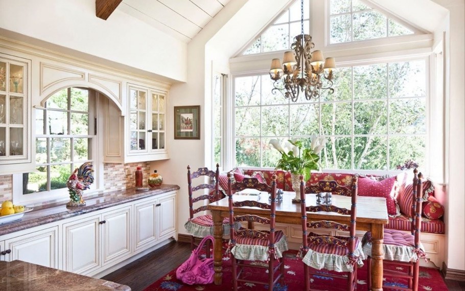 Интерьер вокруг окна