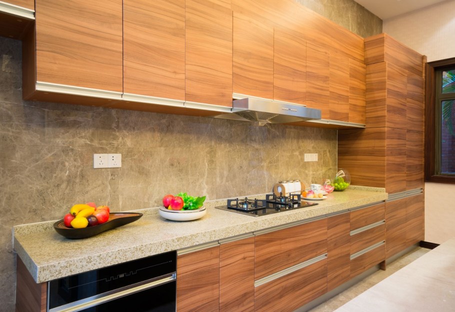 Голубая столешница на кухне