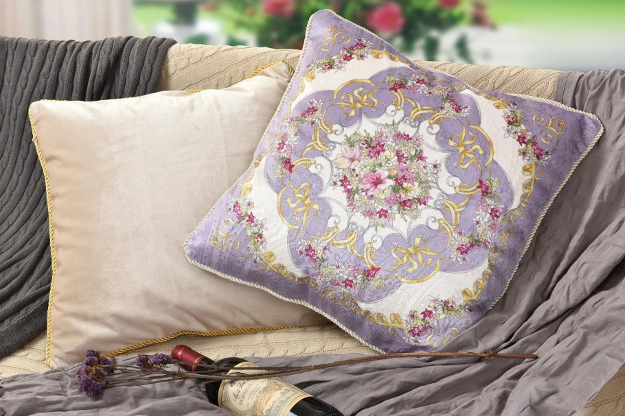 Подушки на диван в интерьере