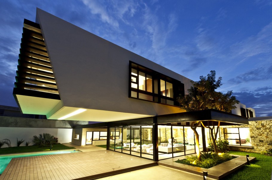 Консольный дом (Cantilever House) в Малайзии