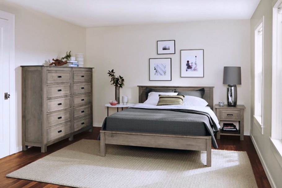 Спальня с серой мебелью