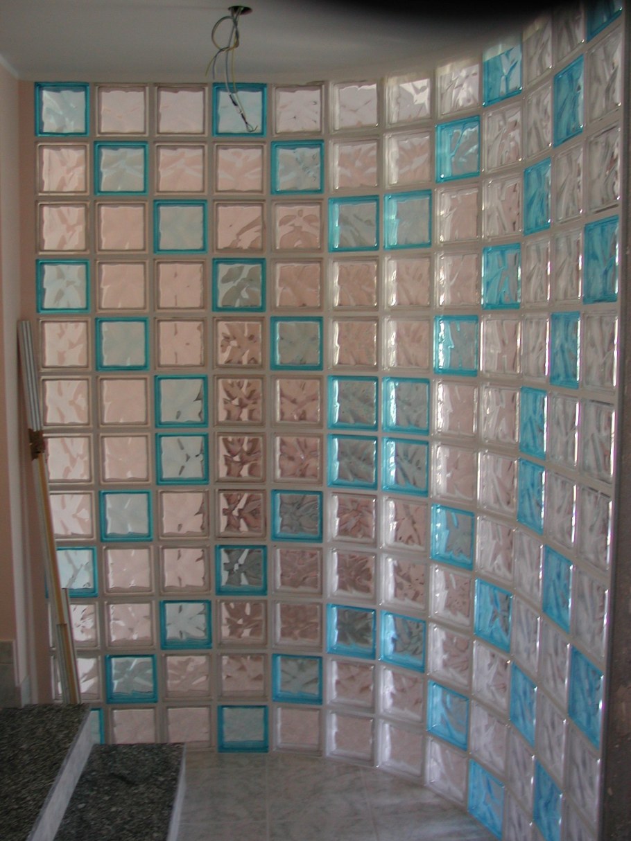 Стеклоблоки в интерьере ванной комнаты