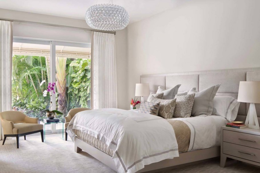 Спальня в белых тонах